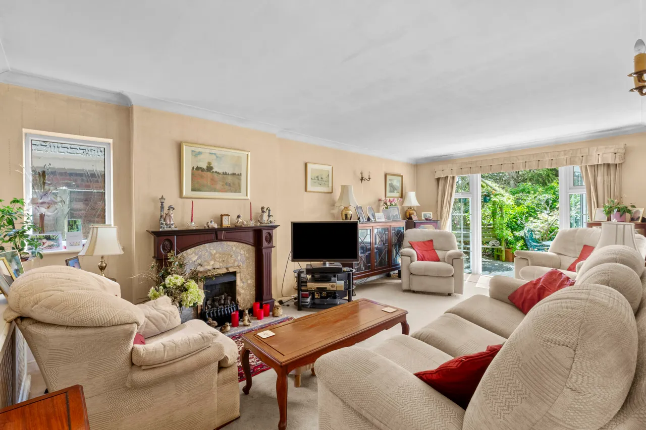 Lincoln Close, Stoke Mandeville, HP22, photo 4