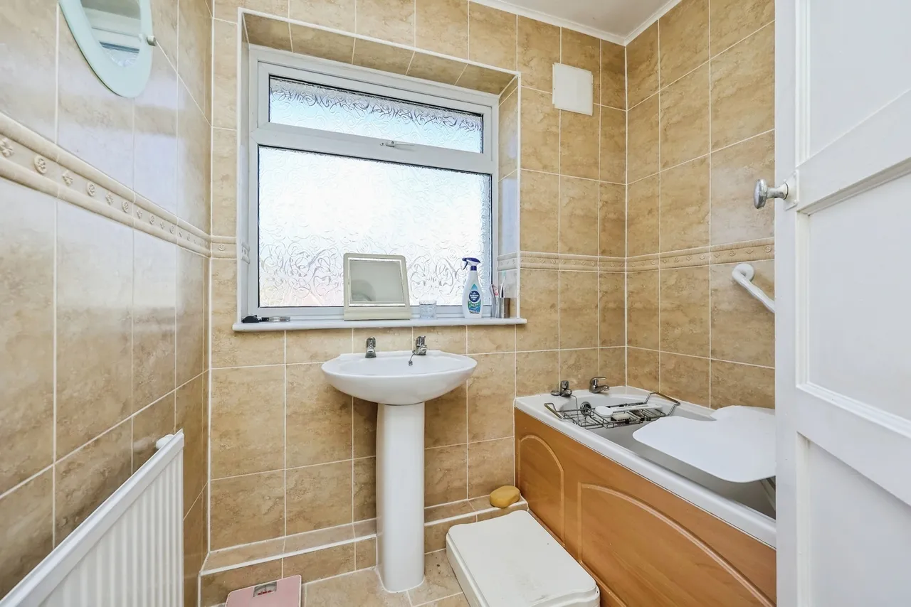 Highwray Grove, Clifton, Nottingham, NG11, photo 10