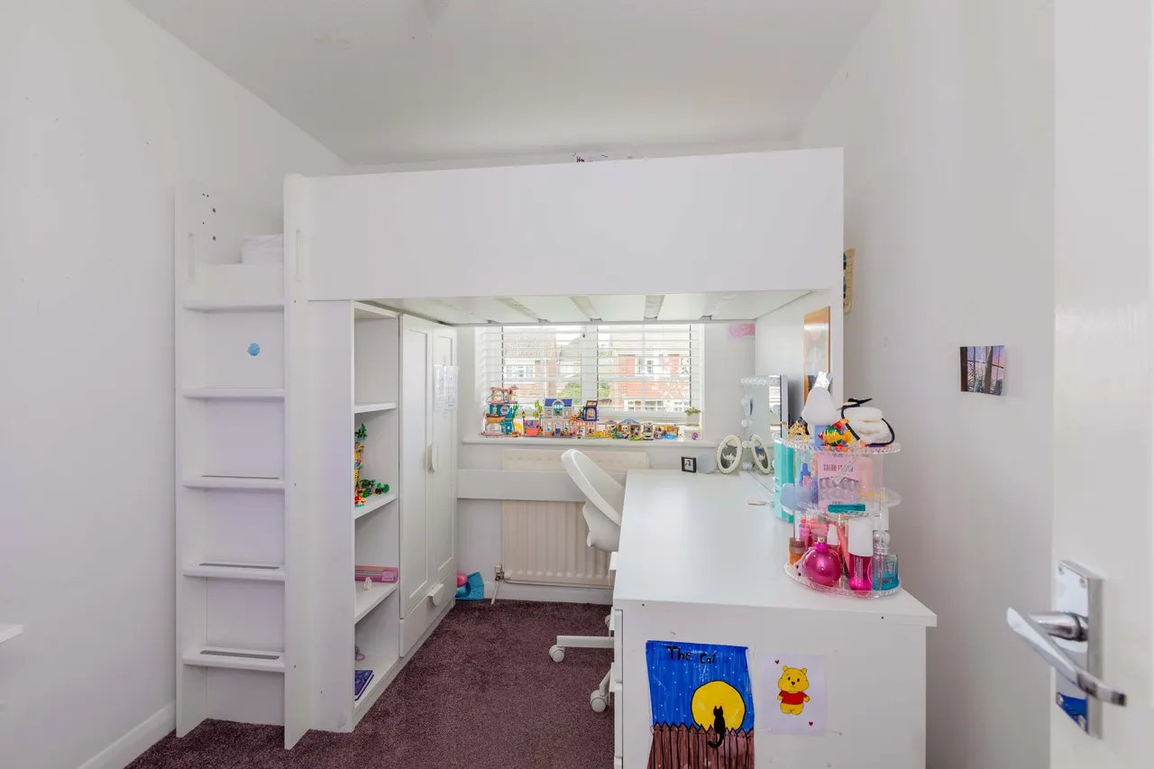Dorchester Close, Cranbrook Drive, Maidenhead, Berkshire, photo 11