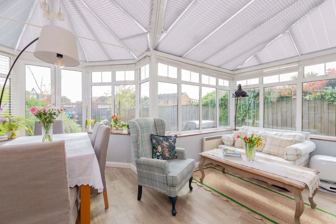 Dorchester Close, Cranbrook Drive, Maidenhead, Berkshire, photo 9