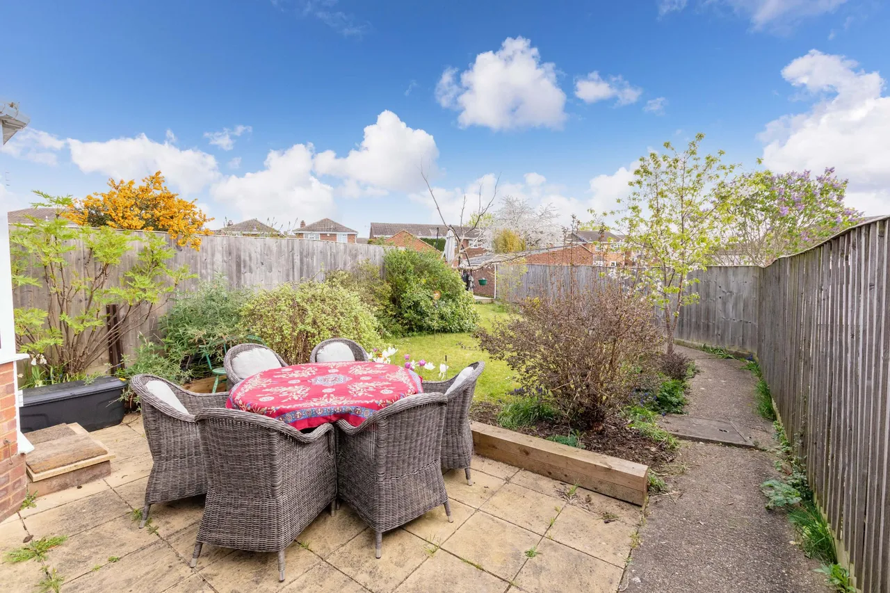 Dorchester Close, Cranbrook Drive, Maidenhead, Berkshire, photo 3