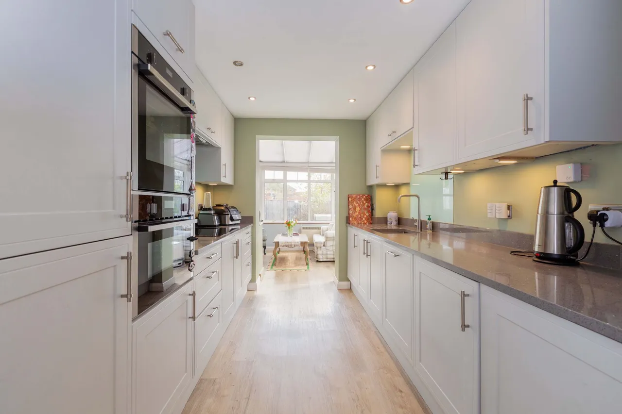 Dorchester Close, Cranbrook Drive, Maidenhead, Berkshire, photo 5