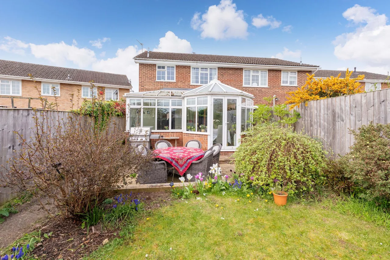 3 bed house for sale — Dorchester Close, Cranbrook Drive, Maidenhead, Berkshire