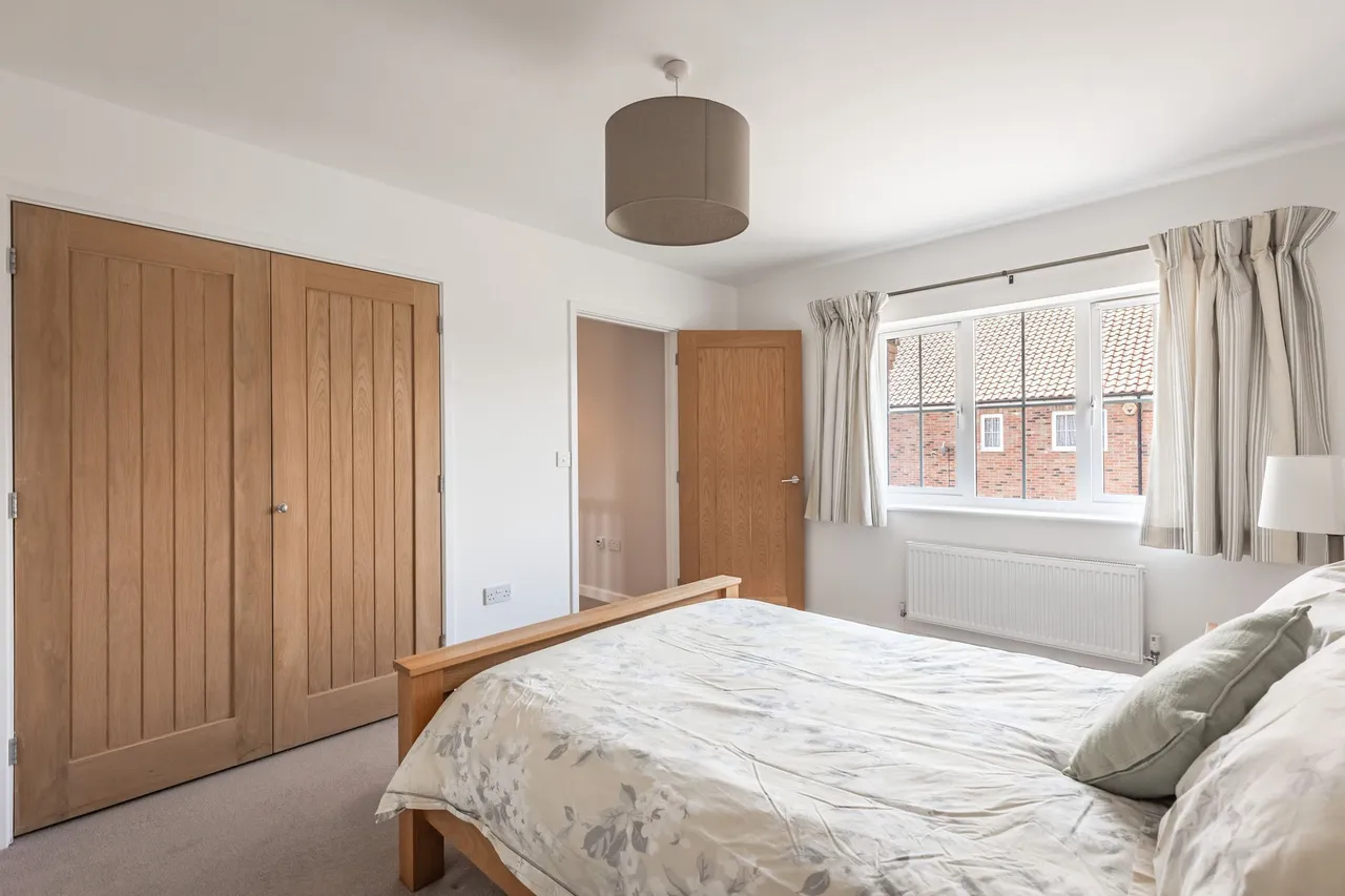 Beautifully Presented Four Bedroom Ho, photo 14