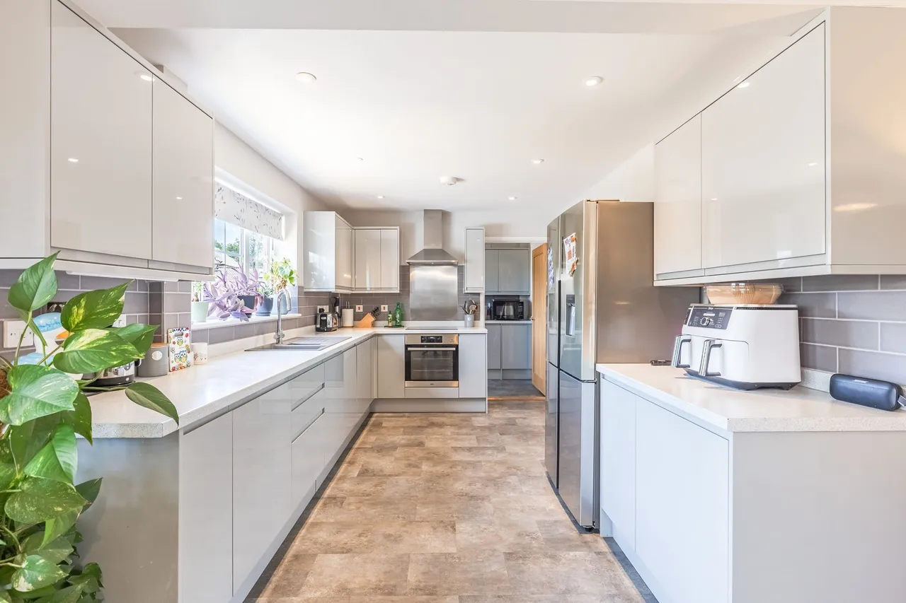 Beautifully Presented Four Bedroom Ho, photo 5