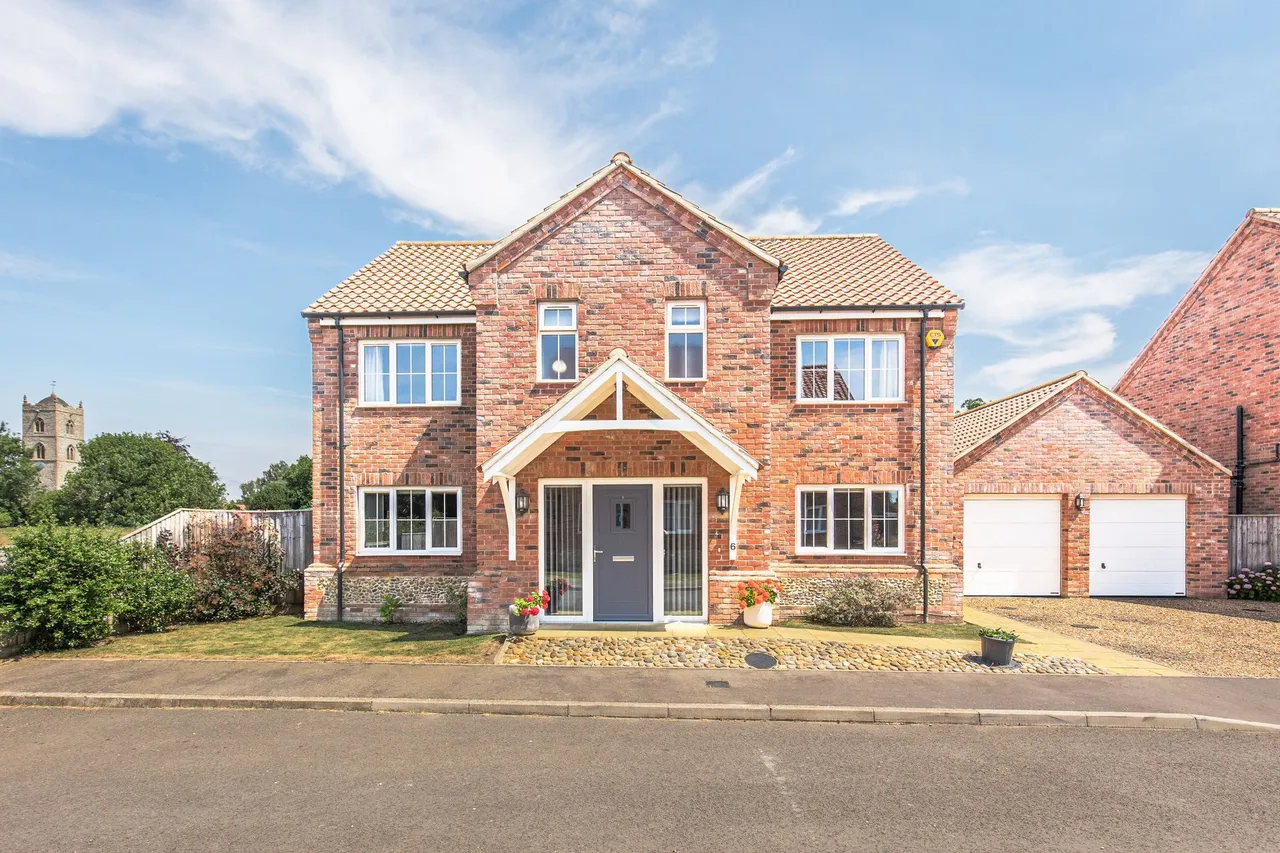 4 bed house for sale, Beautifully Presented Four Bedroom Ho