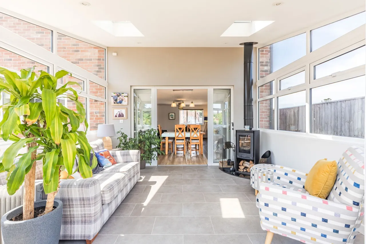 Beautifully Presented Four Bedroom Ho, photo 8
