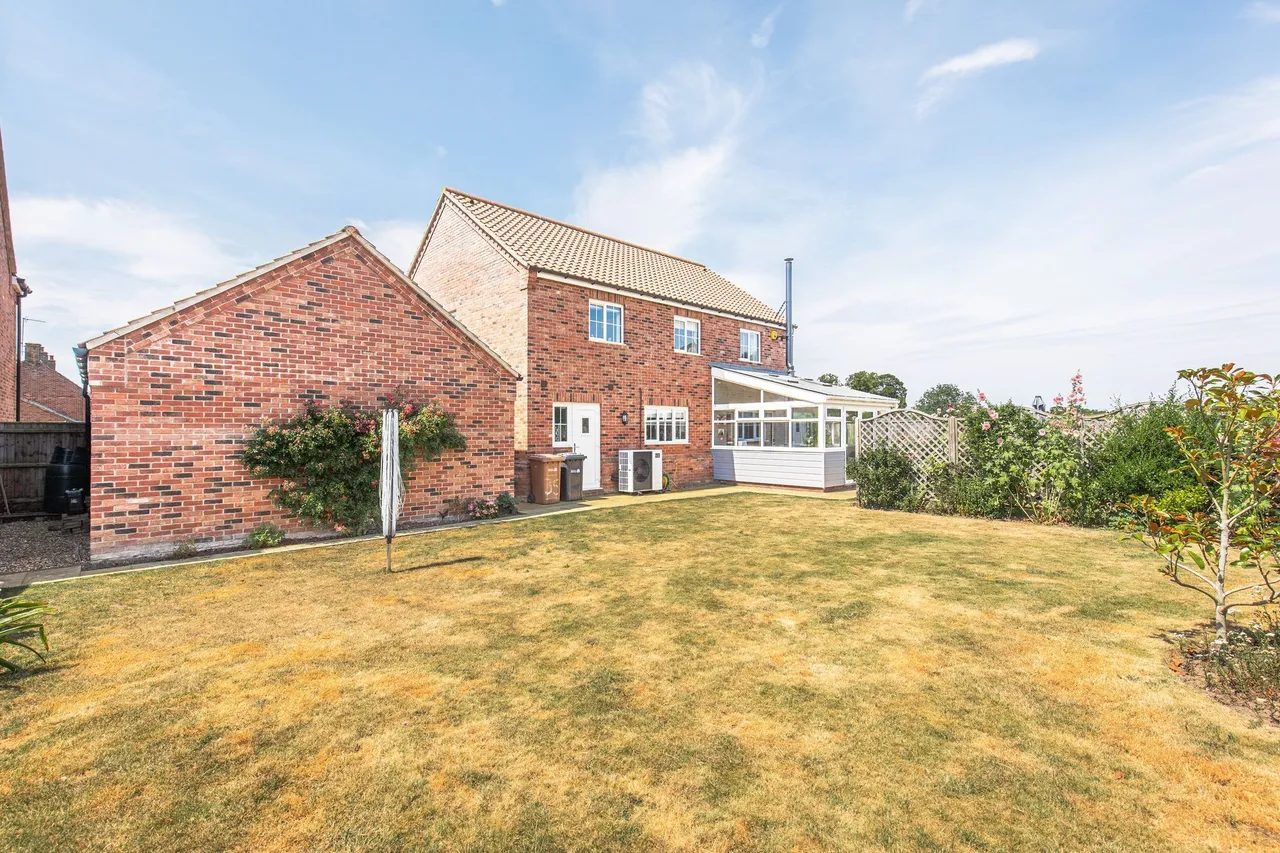 Beautifully Presented Four Bedroom Ho, photo 4