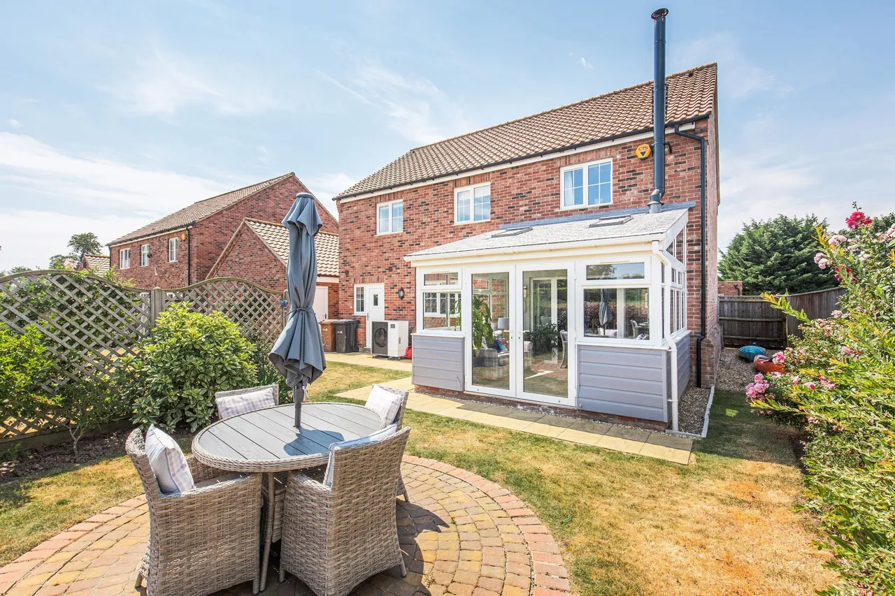 Beautifully Presented Four Bedroom Ho, photo 19