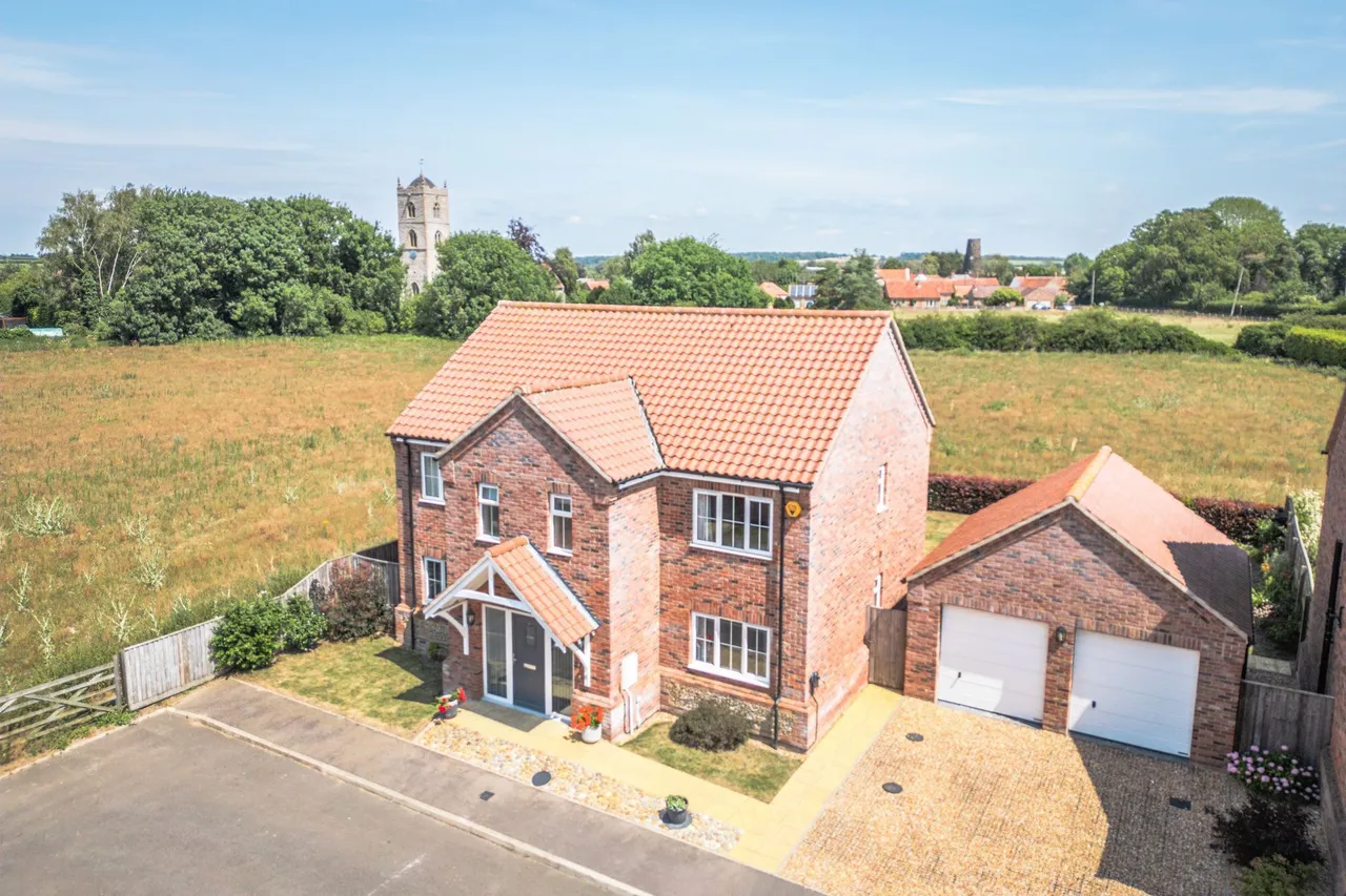 Beautifully Presented Four Bedroom Ho, photo 20
