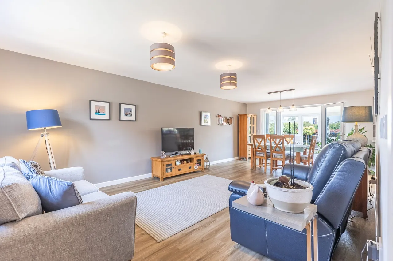 Beautifully Presented Four Bedroom Ho, photo 6