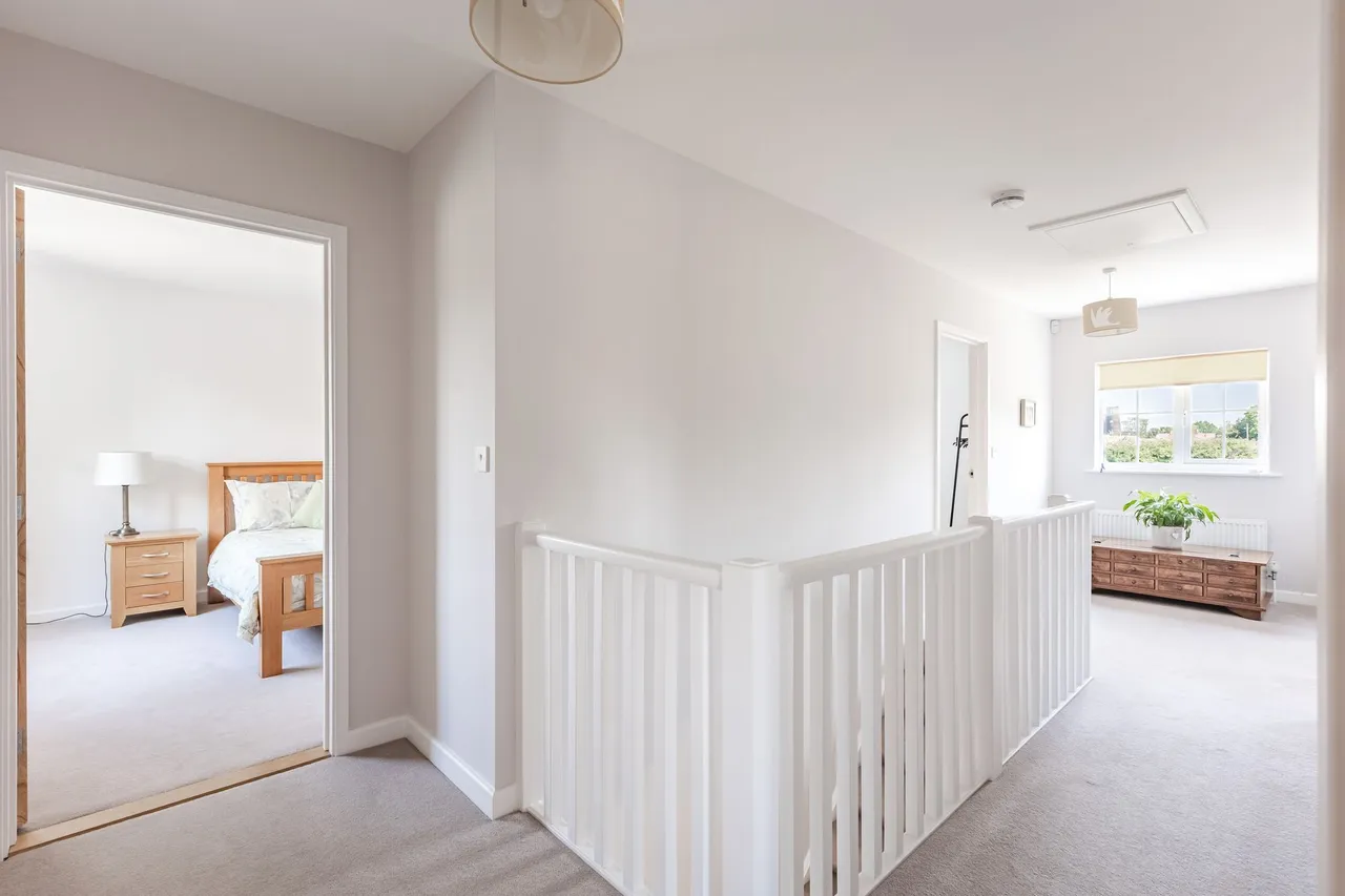Beautifully Presented Four Bedroom Ho, photo 11