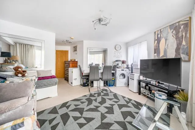 2 bed flat for sale, Osborne Street, Slough, SL1