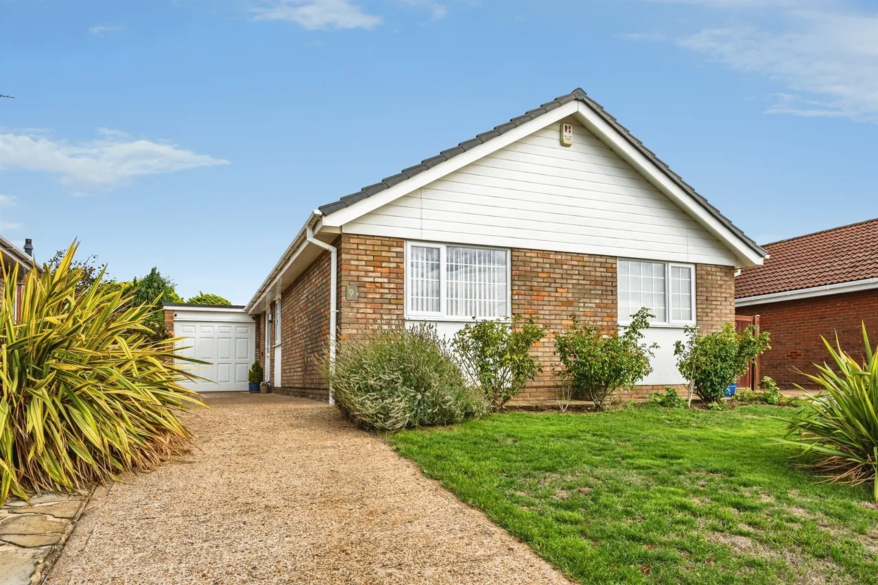 3 bed house for sale, The Ridings, Seaford, BN25