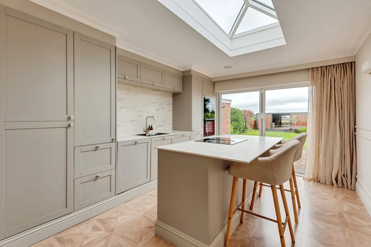 Arklow Drive, Hale Village, L24, photo 11