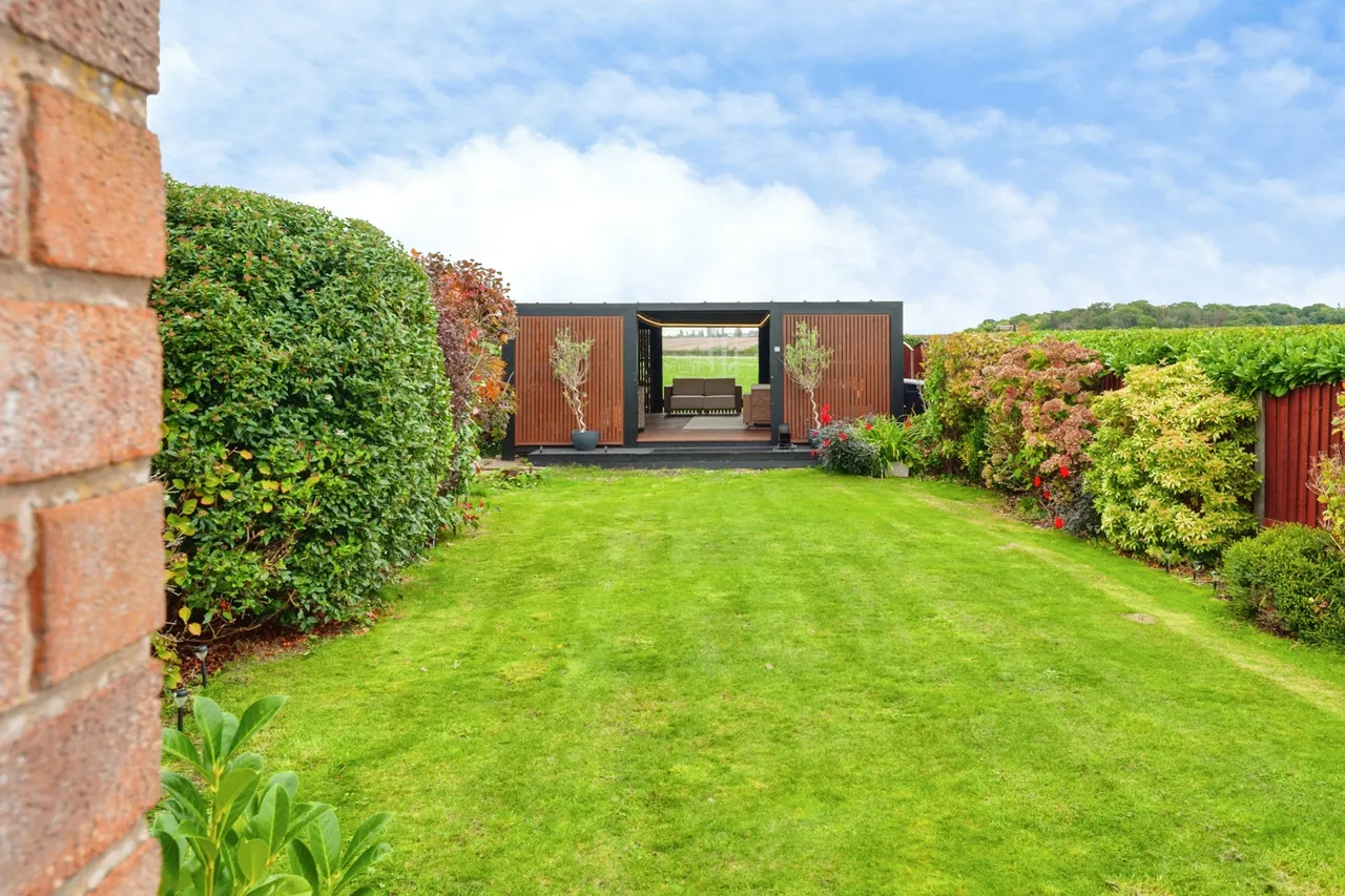 Arklow Drive, Hale Village, L24, photo 29
