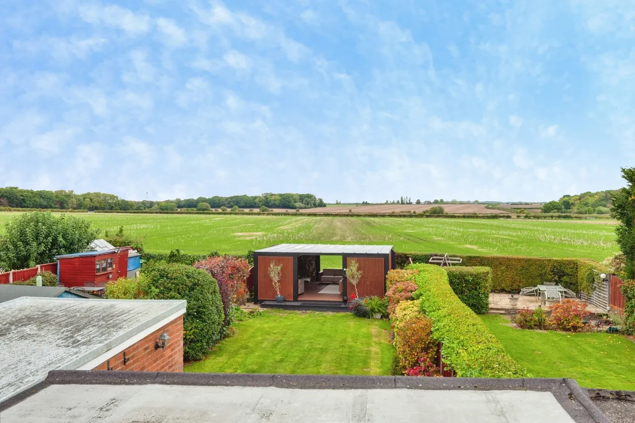 Arklow Drive, Hale Village, L24, photo 28