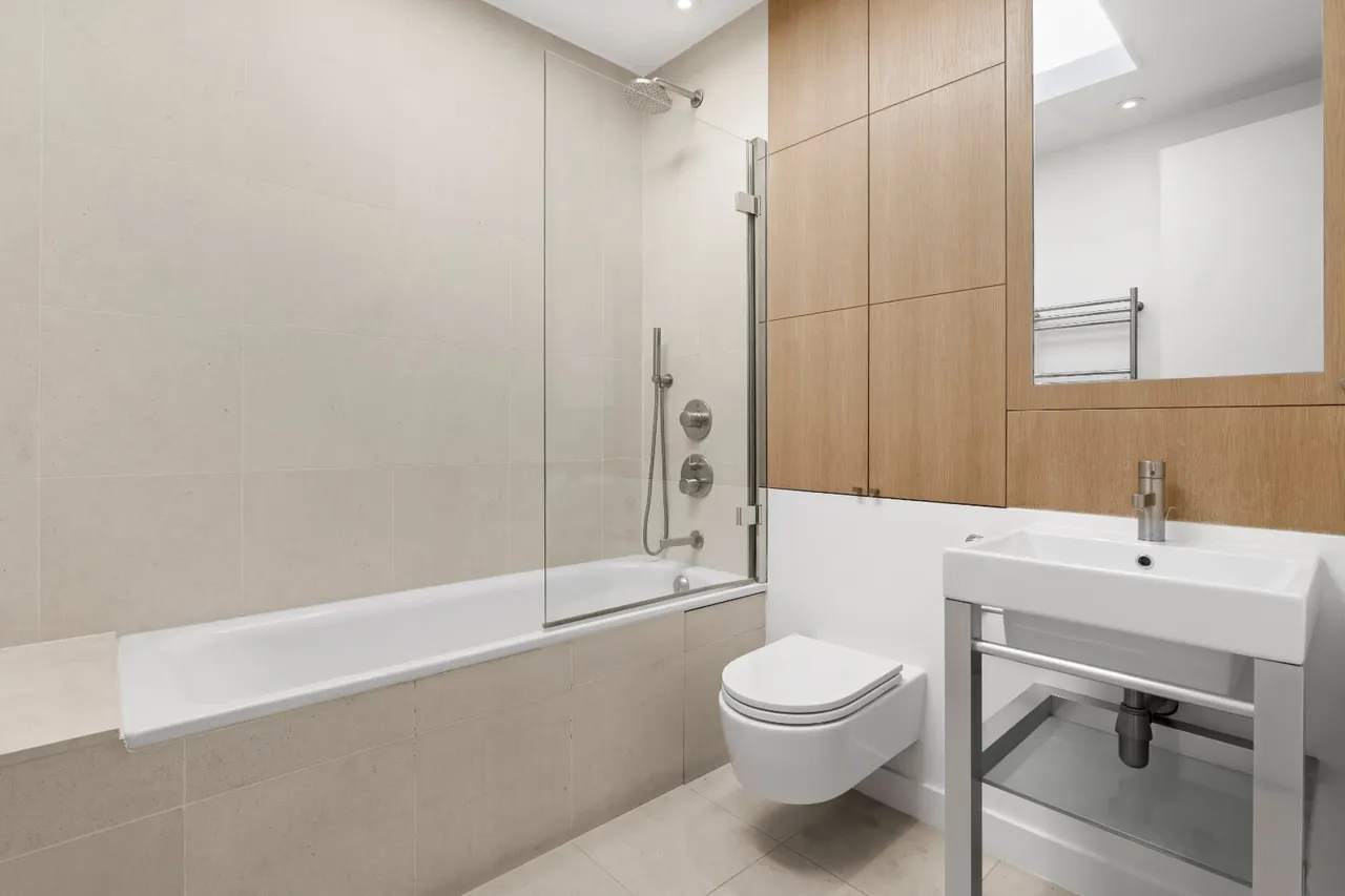Pembroke Gardens Close, London, W8, photo 13