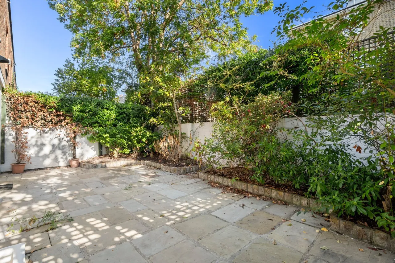 Pembroke Gardens Close, London, W8, photo 11
