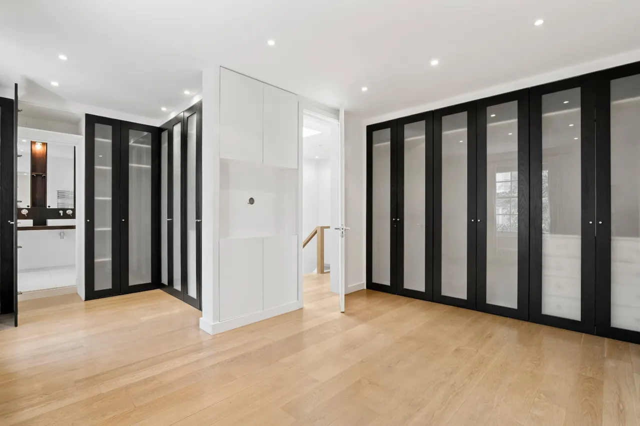 Pembroke Gardens Close, London, W8, photo 16