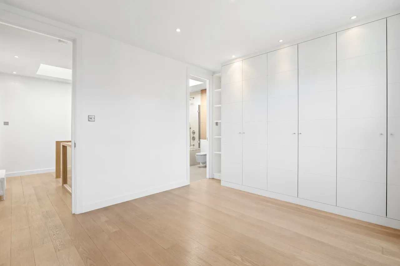 Pembroke Gardens Close, London, W8, photo 12