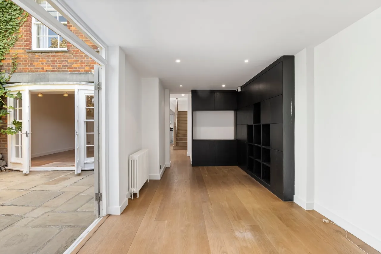 Pembroke Gardens Close, London, W8, photo 9