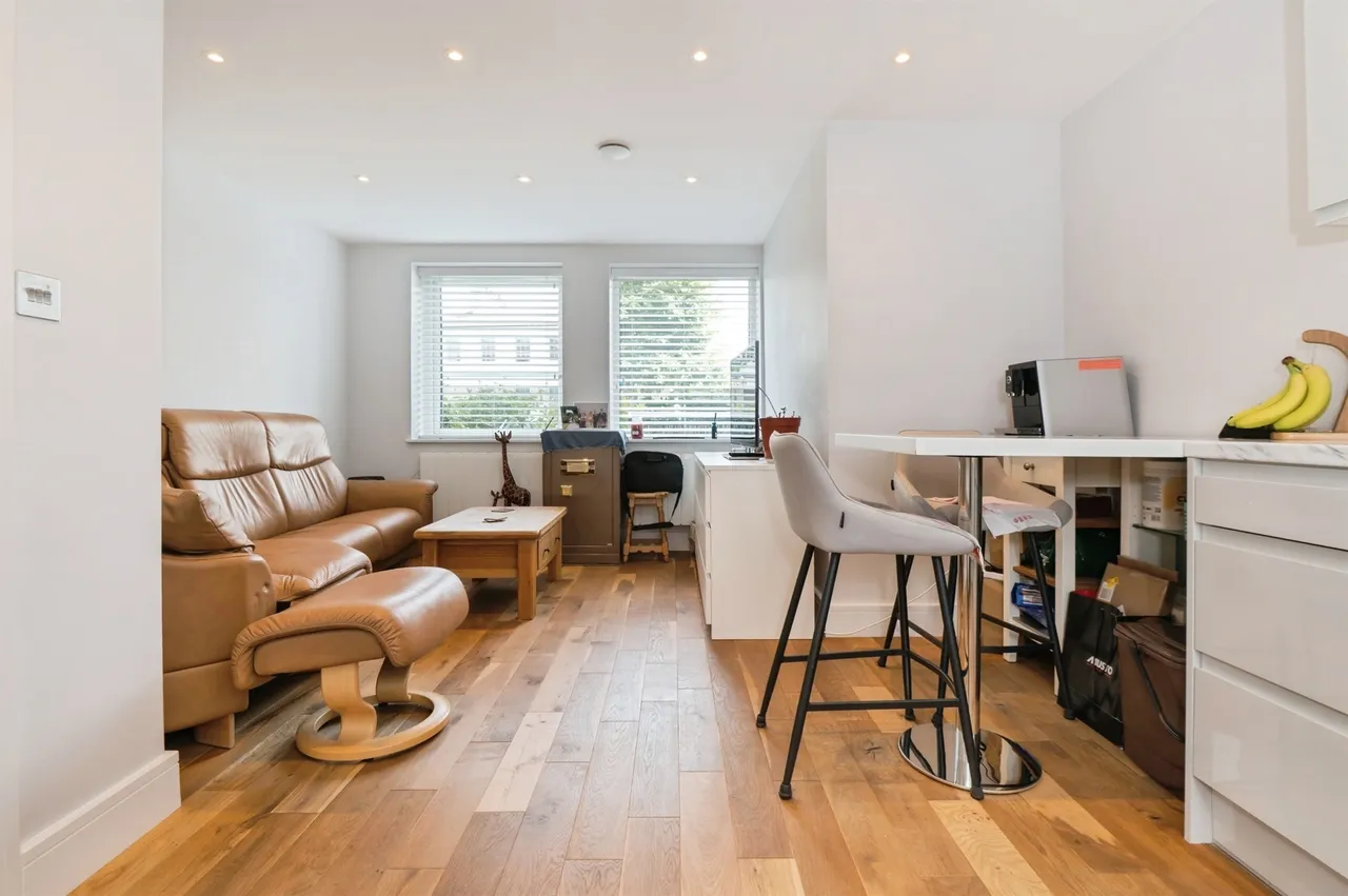 2 bed flat for sale — Southampton Road, Eastleigh
