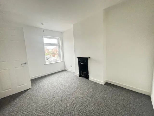 Marlborough Road, Kirkby-In-Ashfield, NG17, photo 8