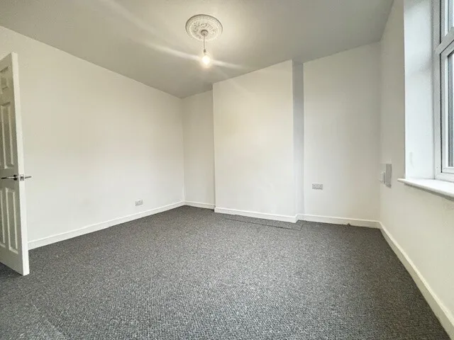 Marlborough Road, Kirkby-In-Ashfield, NG17, photo 4