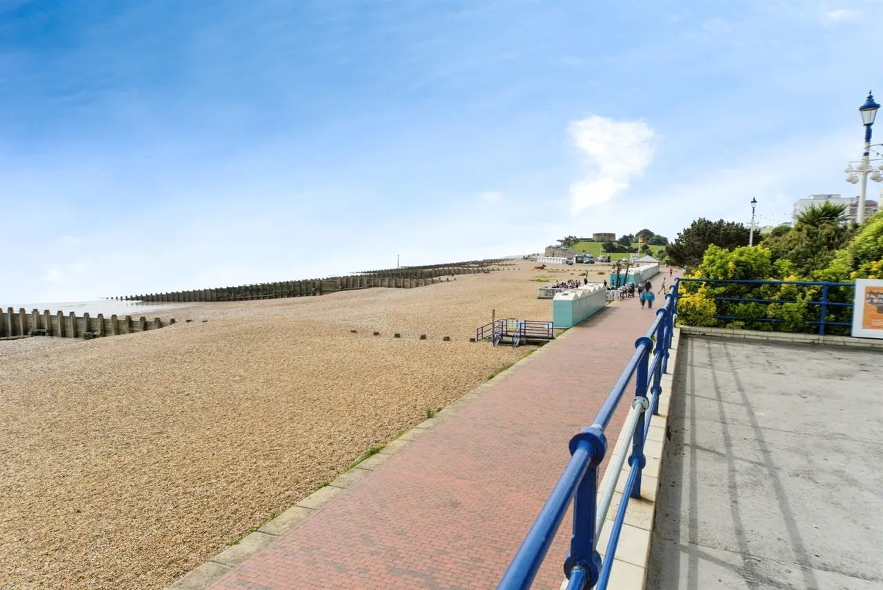 Grande Views, 25 Burlington Place, Eastbourne, photo 4