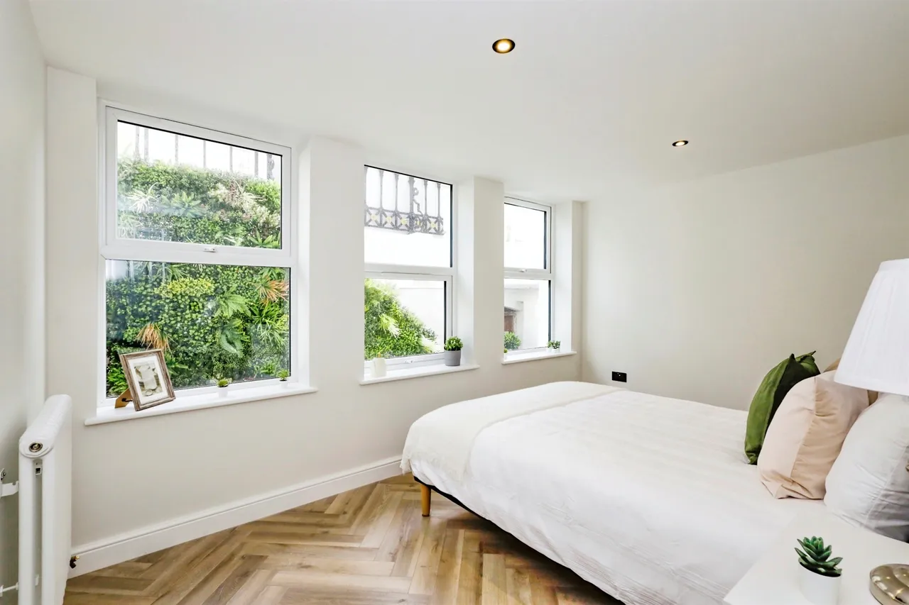 Grande Views, 25 Burlington Place, Eastbourne, photo 9