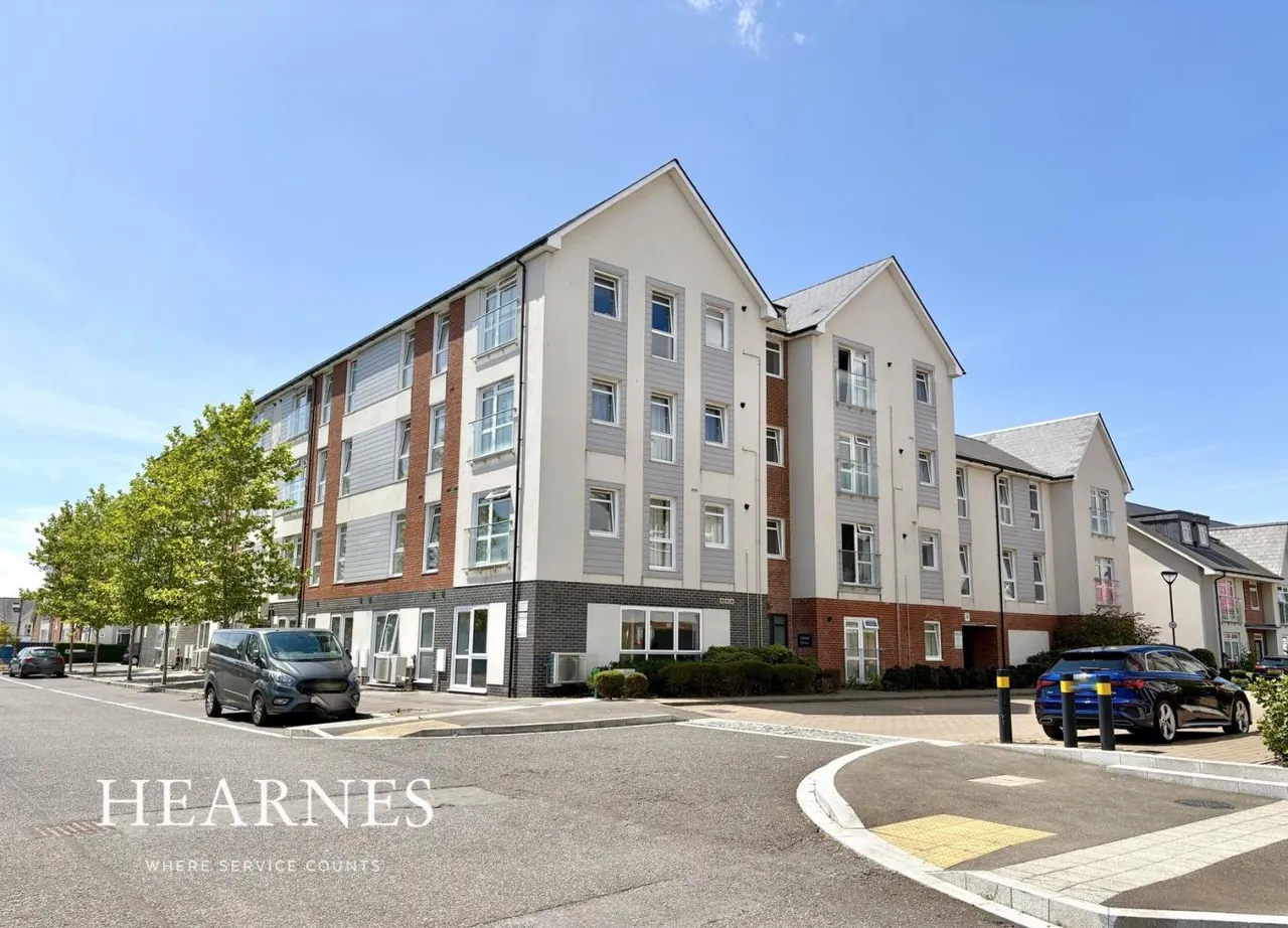 2 bed flat for sale, Adams House, BH15