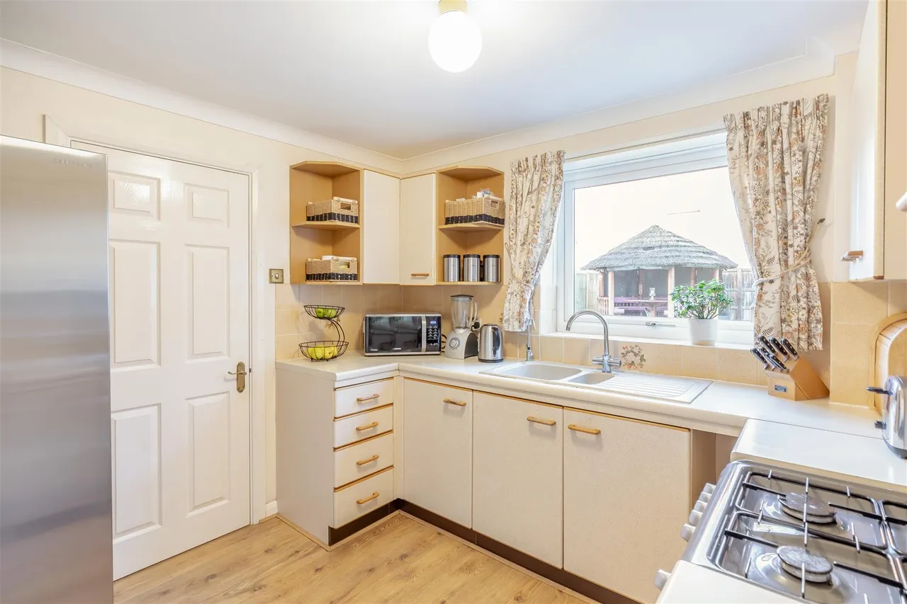 Hazelwood Drive, Maidstone, photo 13