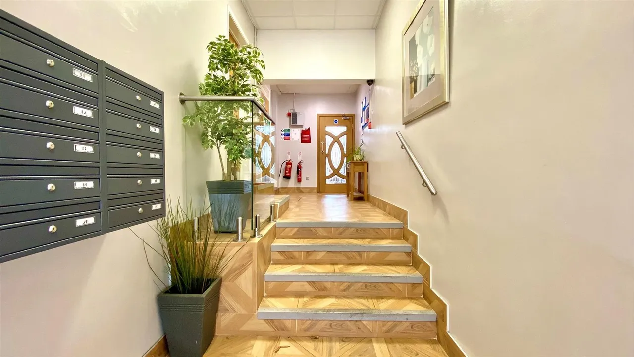 Upper Mulgrave Road, Cheam, Sutton, SM2 7AZ, photo 2