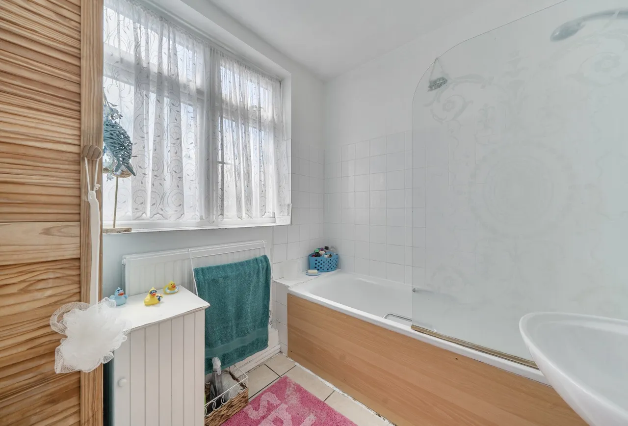 Rose Glen, London, NW9 0JR, photo 11