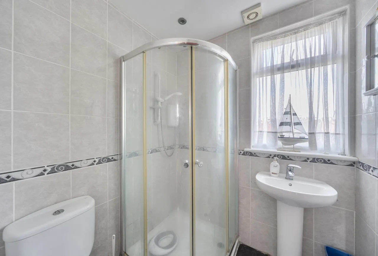 Rose Glen, London, NW9 0JR, photo 13