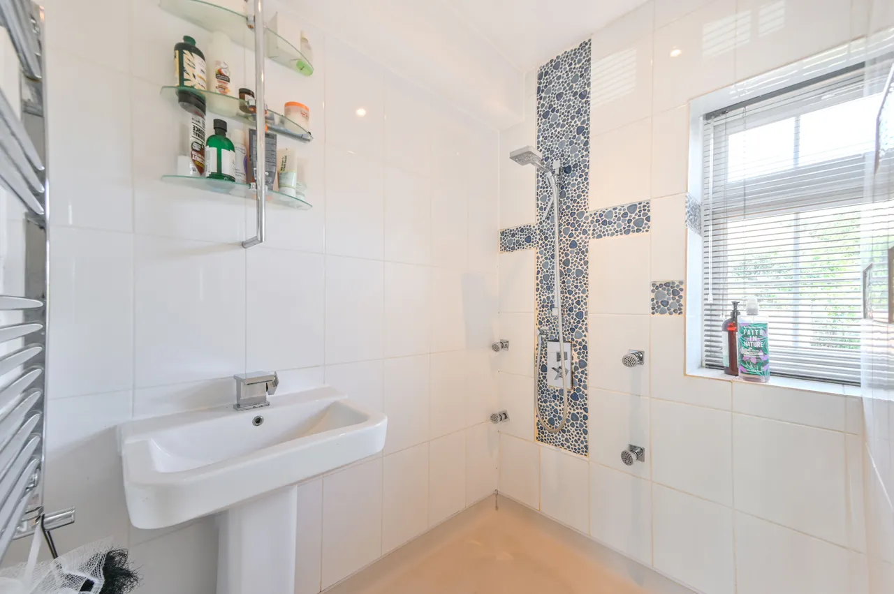 12 Grendon Gardens, Wembley, photo 12
