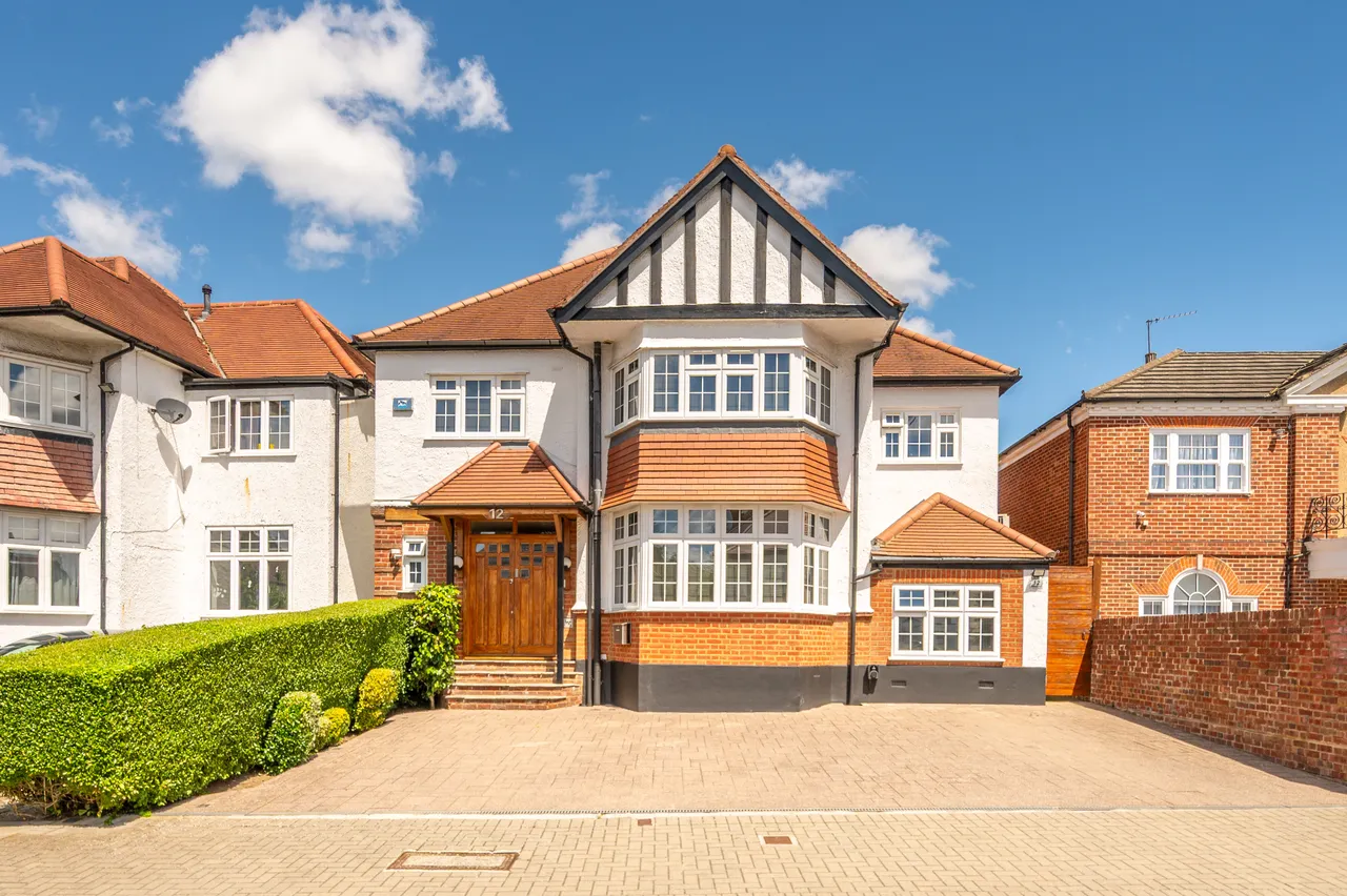 6 bed house for sale — 12 Grendon Gardens, Wembley