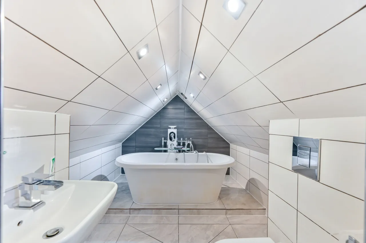 12 Grendon Gardens, Wembley, photo 5