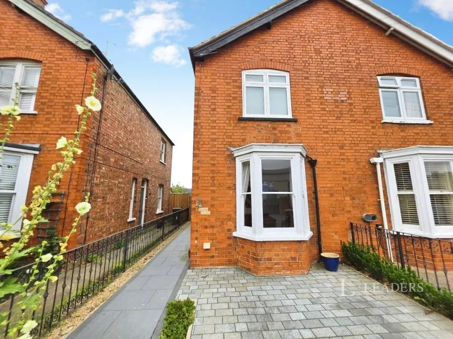 2 bed house to rent, Doughty Street, Stamford, PE9