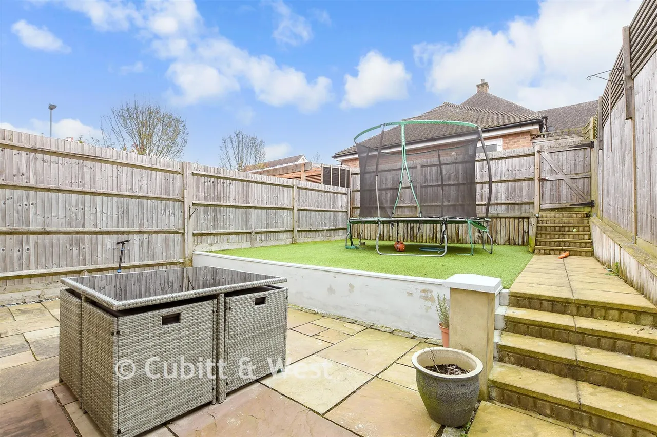 Reigate Road, Epsom, KT17, photo 2