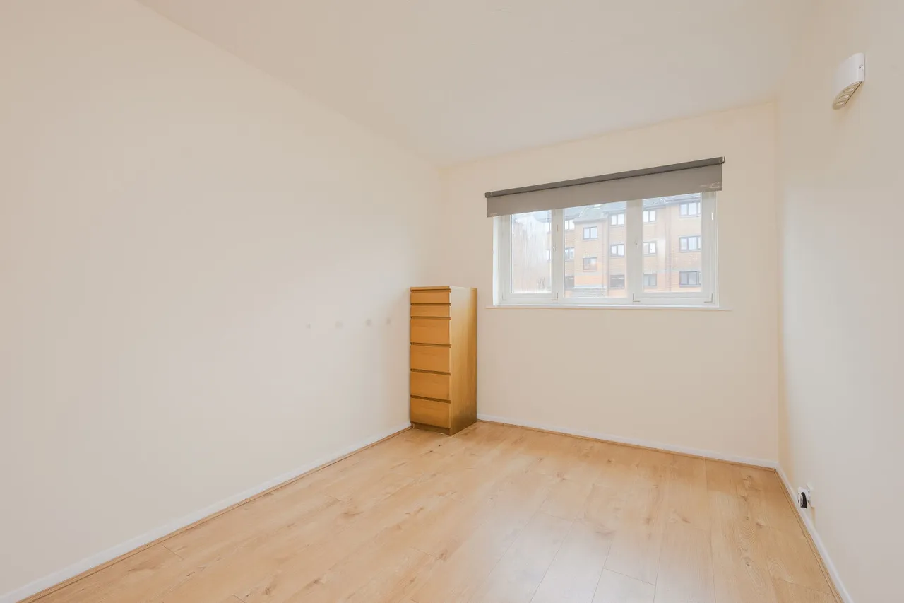 St. Benedicts Close, London, SW17, photo 6