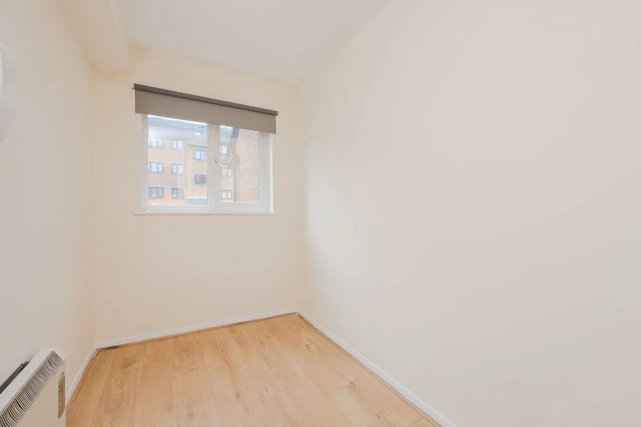 St. Benedicts Close, London, SW17, photo 4