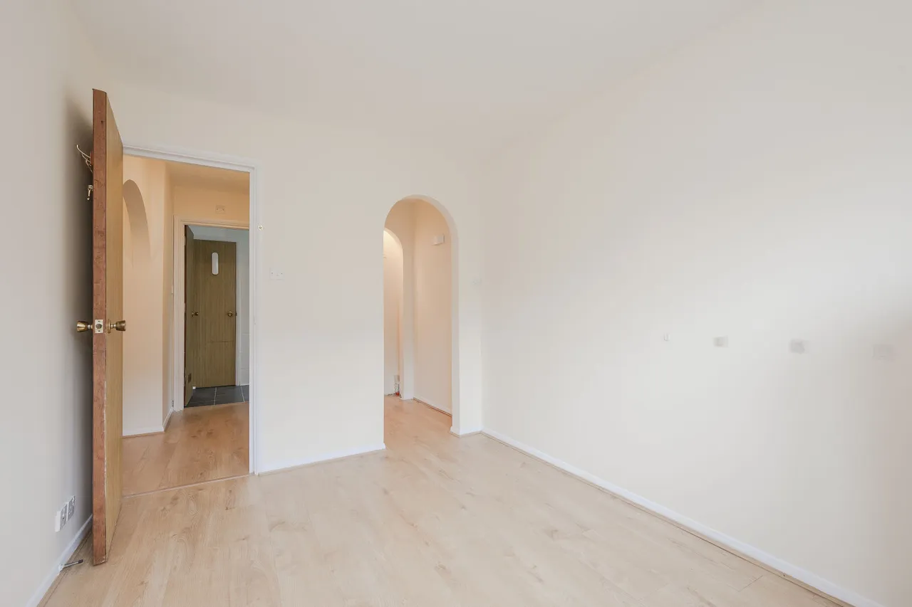St. Benedicts Close, London, SW17, photo 7