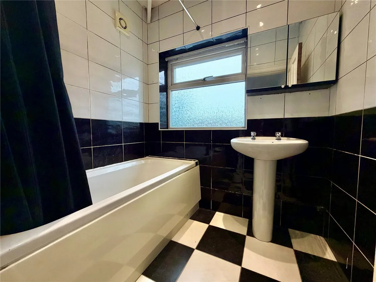 Lindbury Avenue, Stockport, SK2, photo 10