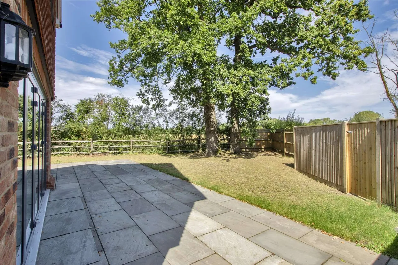 Claygate Road, Yalding, ME18, photo 12