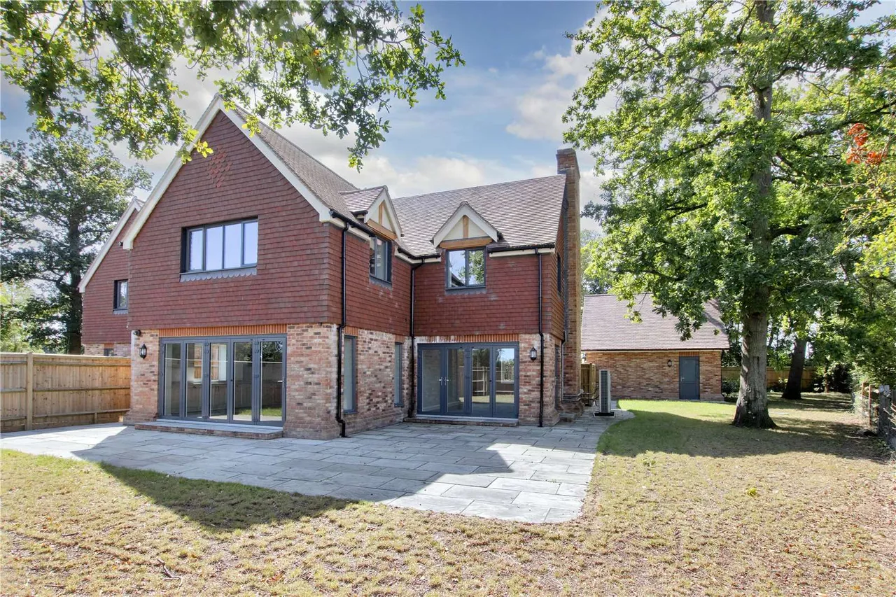 Claygate Road, Yalding, ME18, photo 13