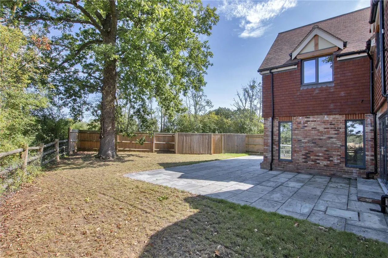 Claygate Road, Yalding, ME18, photo 14