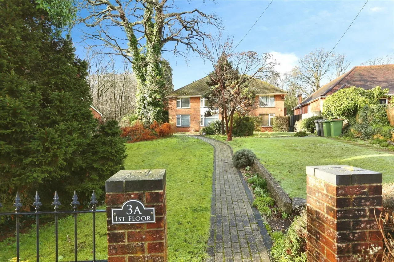2 bed flat for sale, Woolston Road, Netley Abbey, SO31