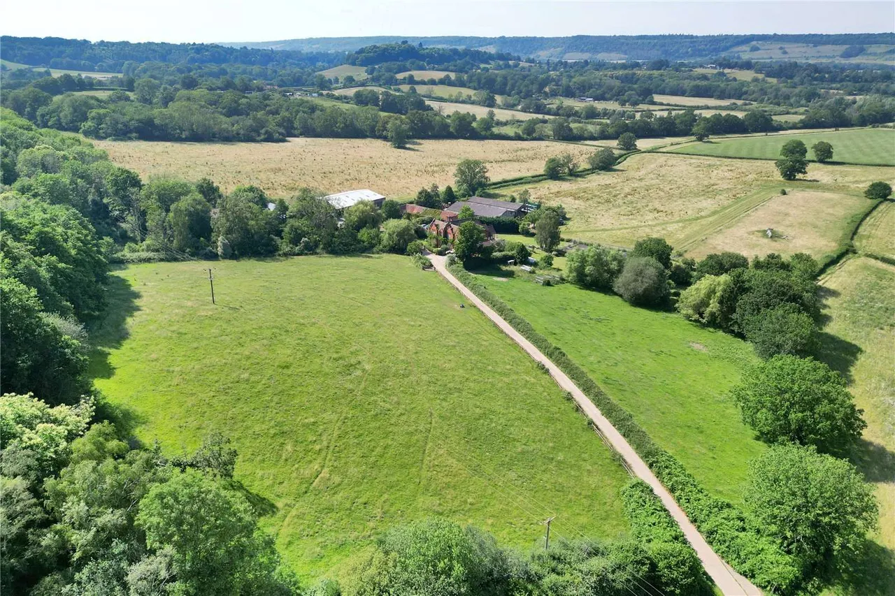 Coldharbour Lane, Dorking, Surrey, RH4 3JH, photo 2